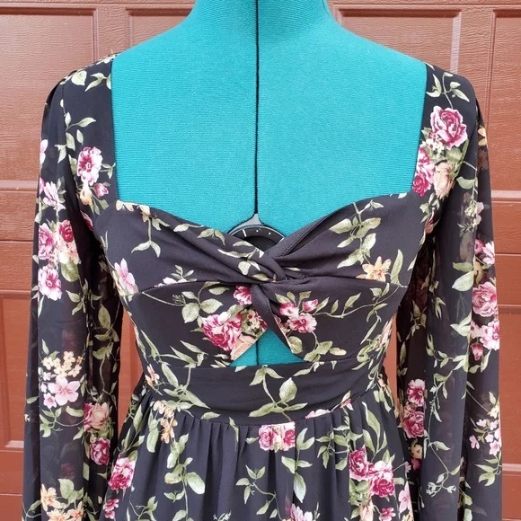 SOLD Forever 21 Long Sleeve Maxi Floral Dress - Picture 3 of 10